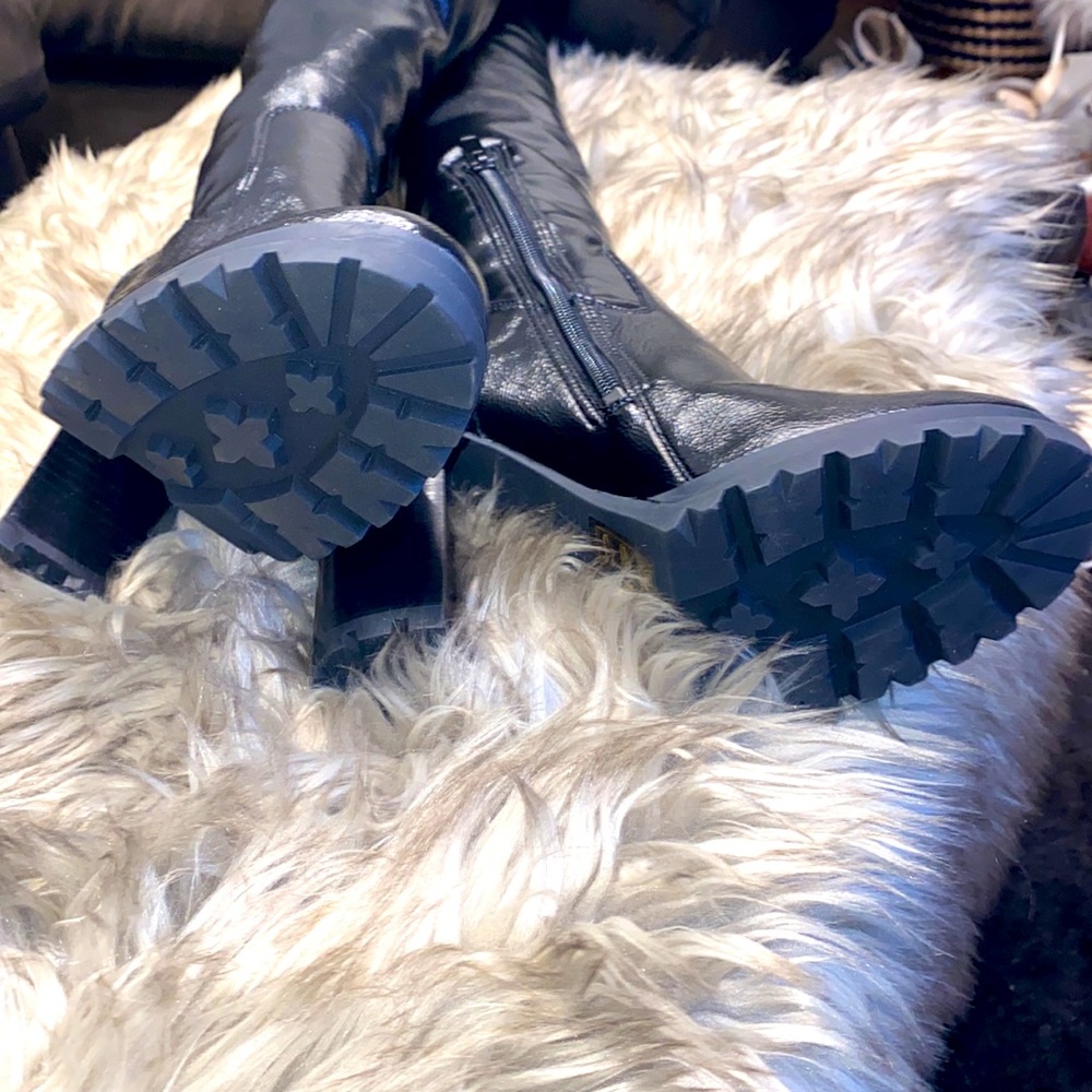 Boots - Picture 4 of 5